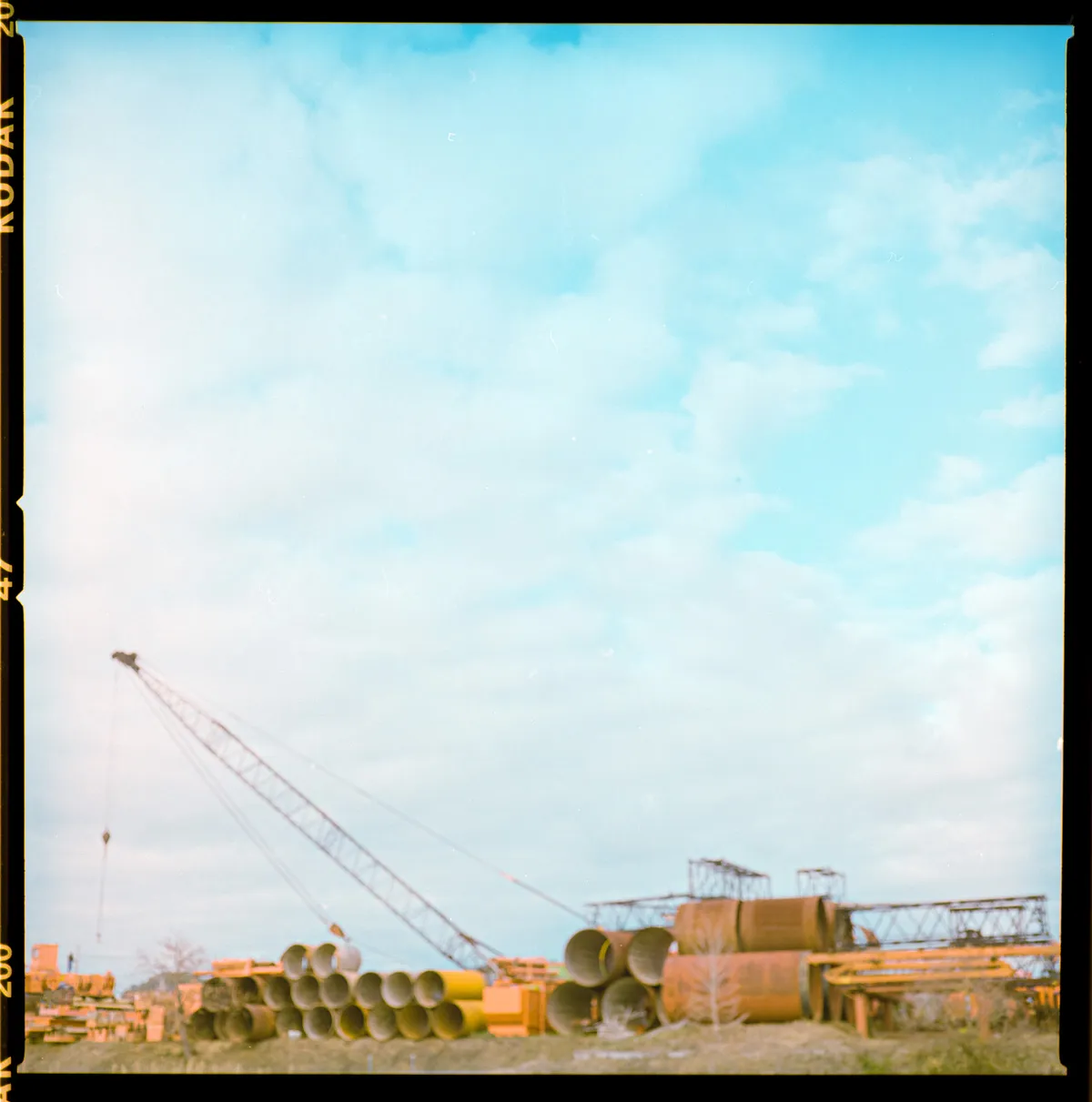 建物、通路、都市構造物などの建築空間を写した写真