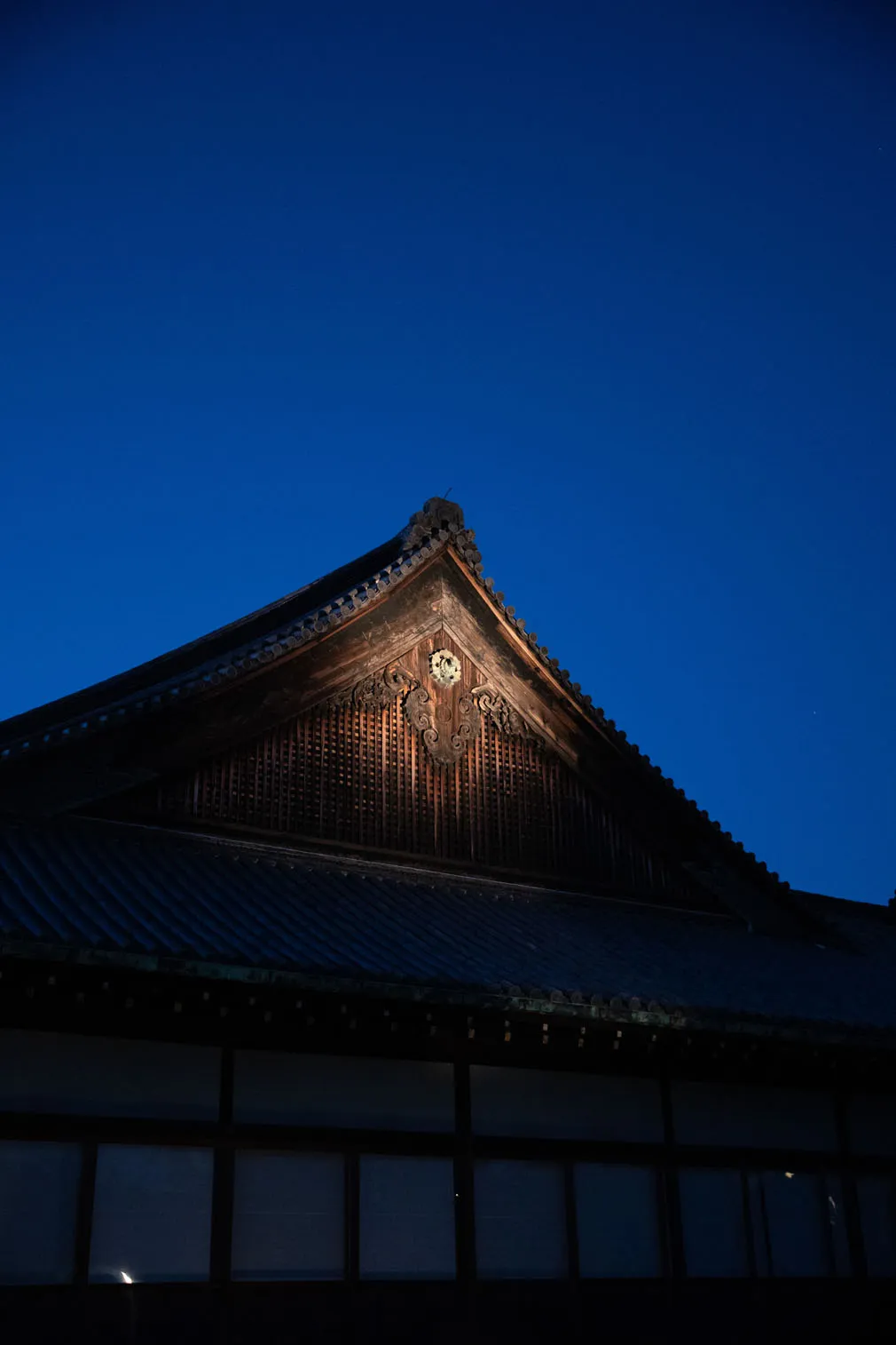 建物、通路、都市構造物などの建築空間を写した写真