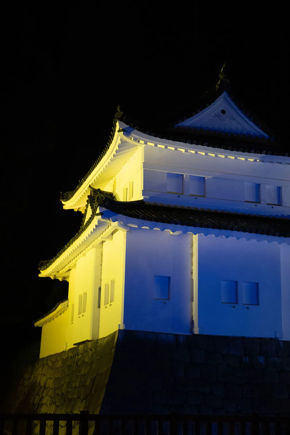 建物、通路、都市構造物などの建築空間を写した写真