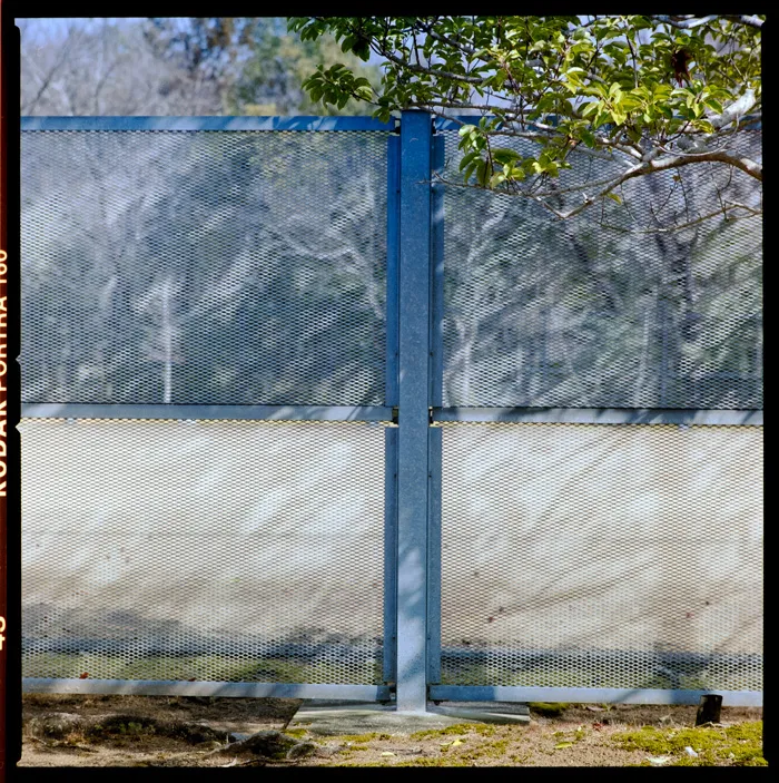 建物、通路、都市構造物などの建築空間を写した写真