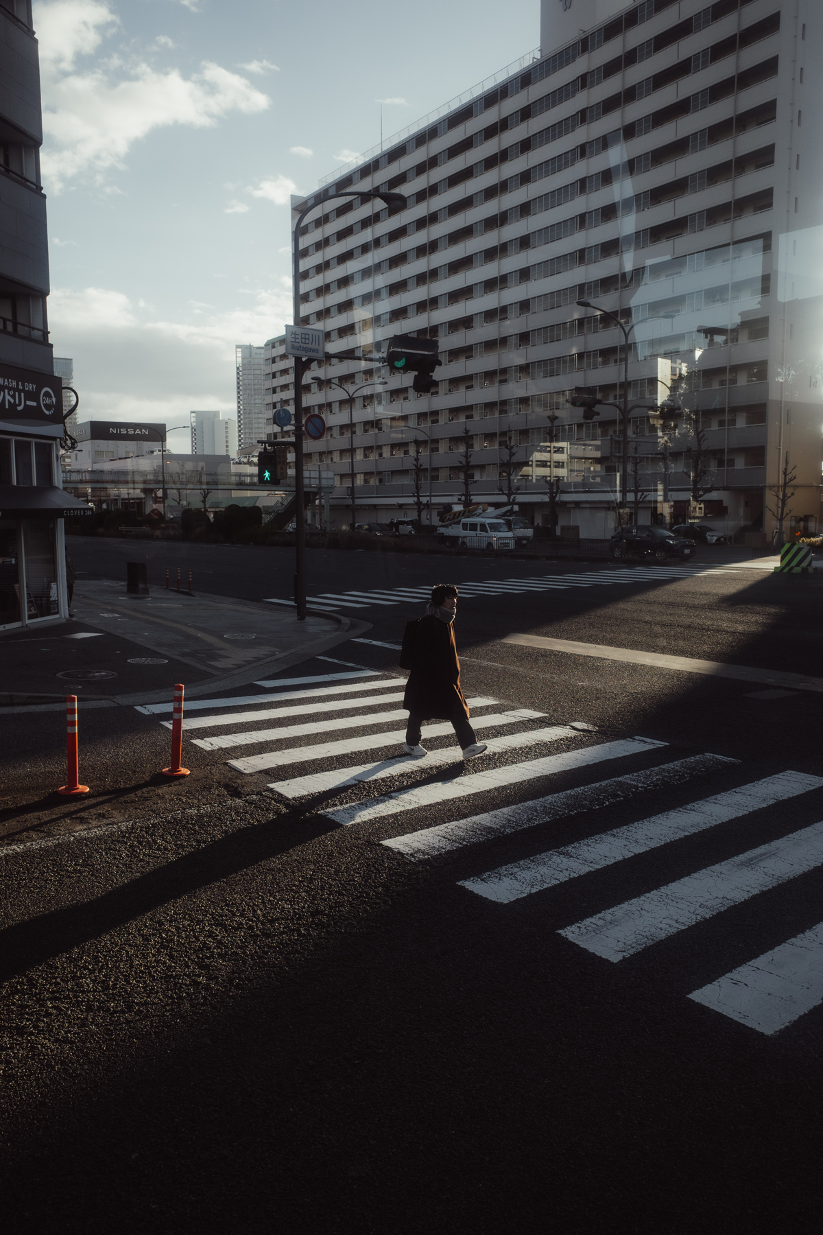 建物、通路、都市構造物などの建築空間を写した写真