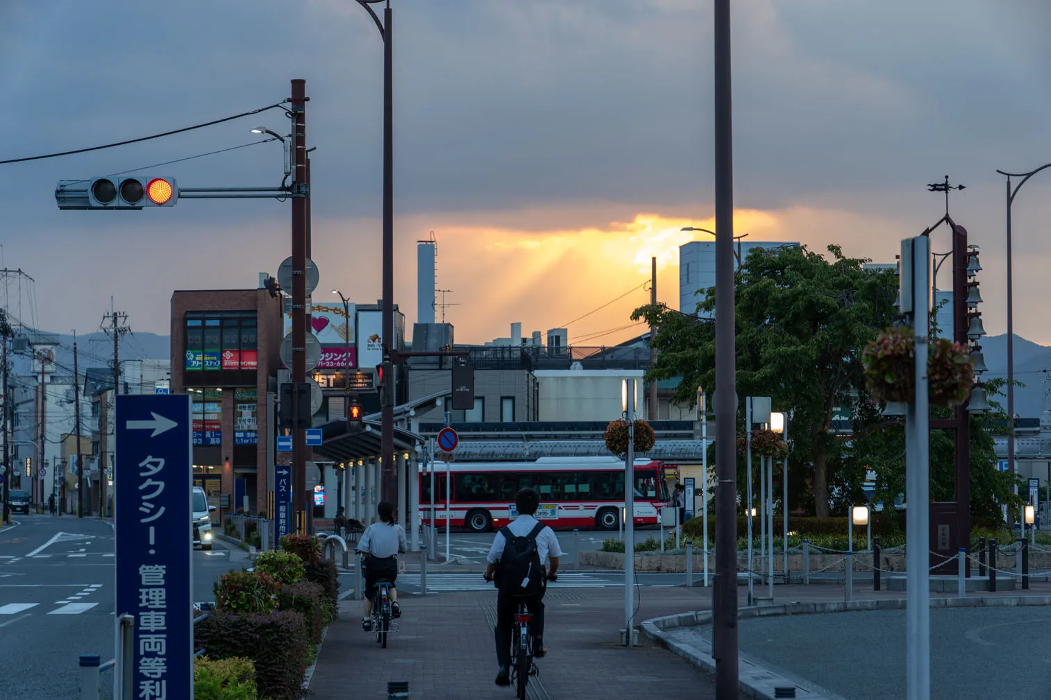 木々、空、水辺、街の遠景などを写した風景写真