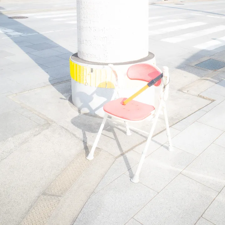 食品、店先、標識、日用品など日常の対象を写した写真