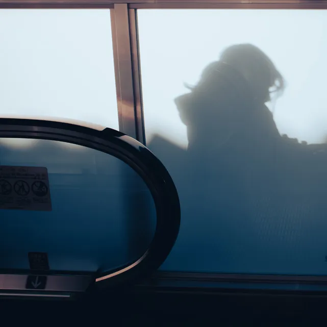 街や室内にいる人物を主題にした写真