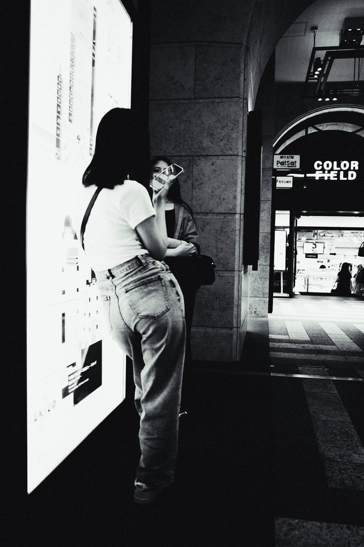 街や室内にいる人物を主題にした写真